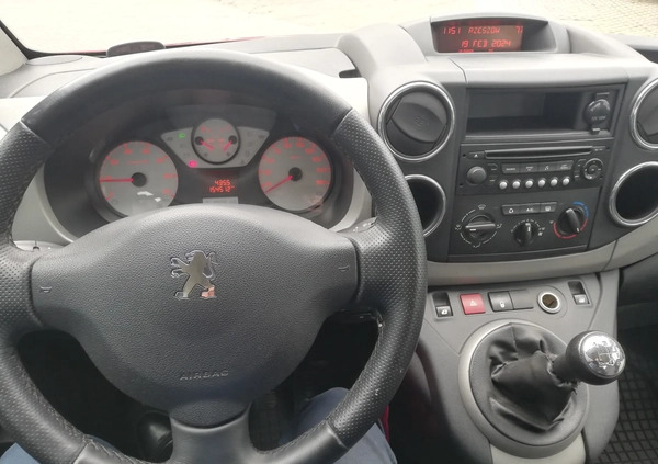 Peugeot Partner cena 29900 przebieg: 154512, rok produkcji 2012 z Goniądz małe 121